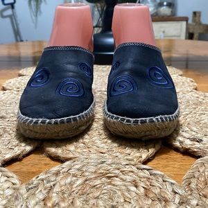 Oomphies suede espadrille slides*